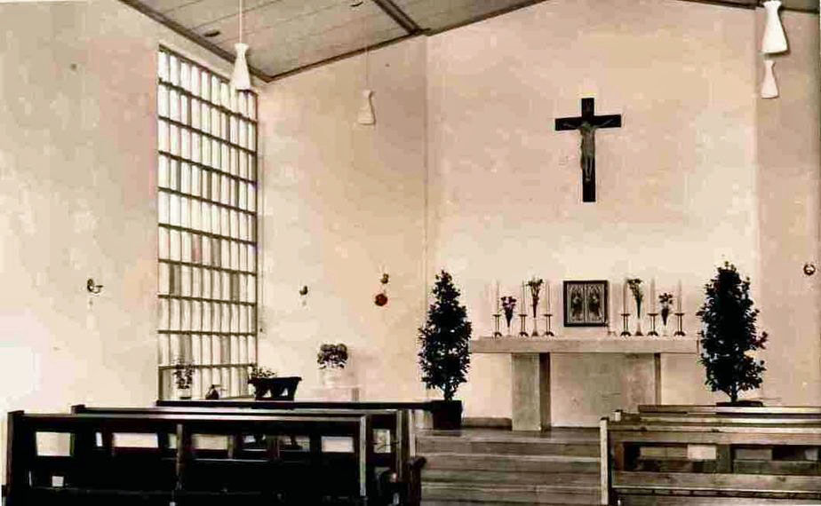 Erste Heilig Kreuz Kirche